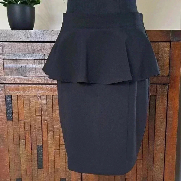 ❤️ Dynamite Black Skirt with Ruffle Size  Small - Picture 10 of 10